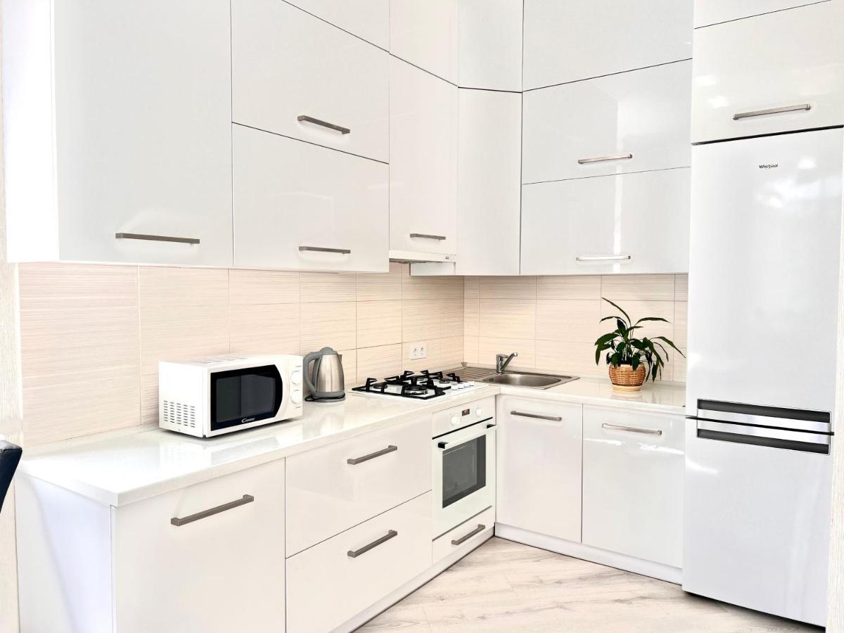 Osapart Cozy Apartment In A Complex Semycvit Lviv Exteriör bild